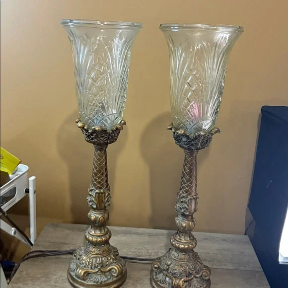 Unique Electric Hurricane Lamp Lamp base is 14 1/2” Lamp total height is 22 1/4” - Picture 4 of 4